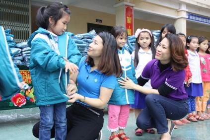 5.000 WARM CLOTHES HAVE DONATED FOR THE DIFFICULTIES CHILDREN IN VIETNAM CENTRAL OF FLOODED AREAS