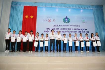 Ben Tre students granted 260 STF-Pham Phu Thu scholarships