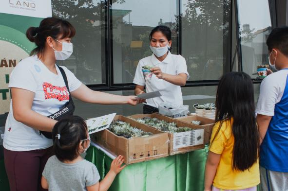 RECYCLABLE PACKAGING WASTE SEGREGATION AT SOURCE TO ENCOURAGE GREEN LIVING LIFESTYLE