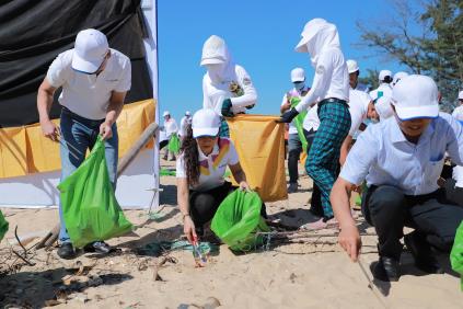 NOVAGROUP CLEANING THE BEACH, SPREADING POSITIVE ENVIRONMENT MESSAGE