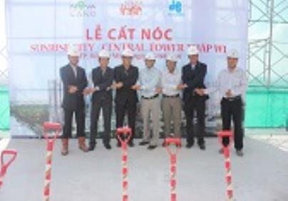Novaland and Hoa Binh hold the commencement ceremony of tower W1 in the Sunrise City project - phase 2